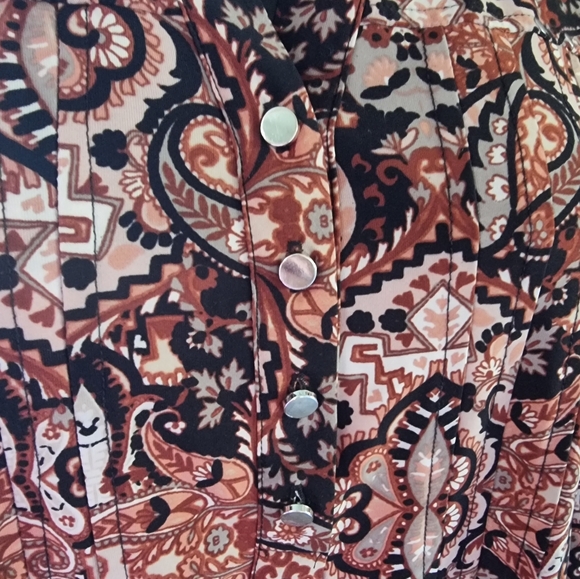 Cocomo Floral 3/4 Length Sleeves Flowy V-Neck Top - Picture 4 of 13